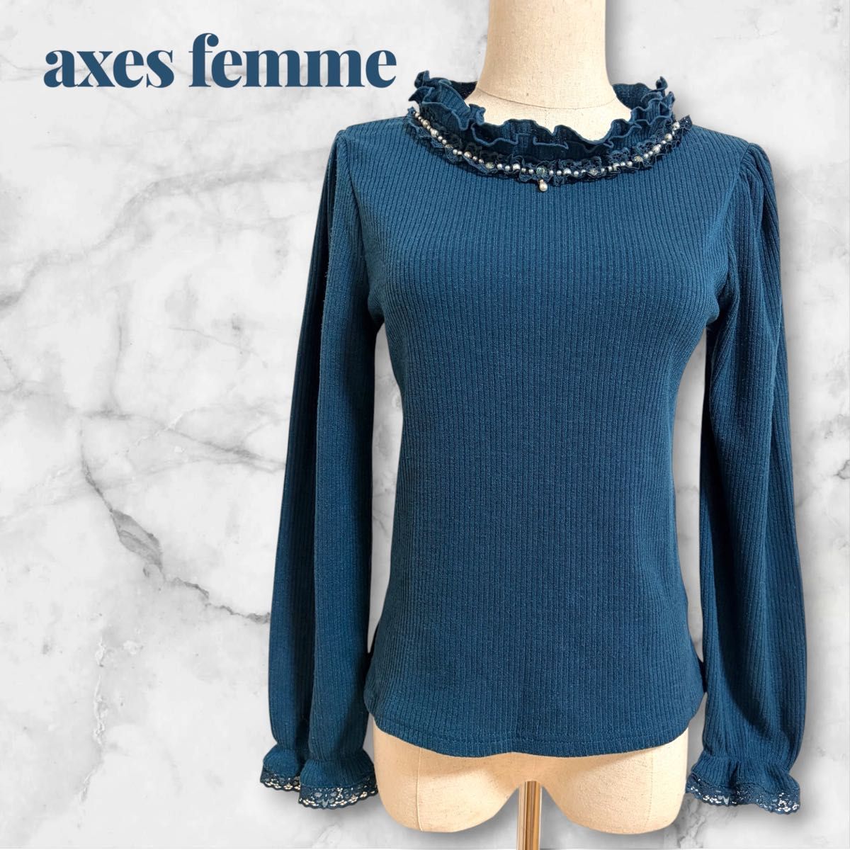 【女士 axes 荷叶边领罗纹针织上衣,饰有珍珠珠宝