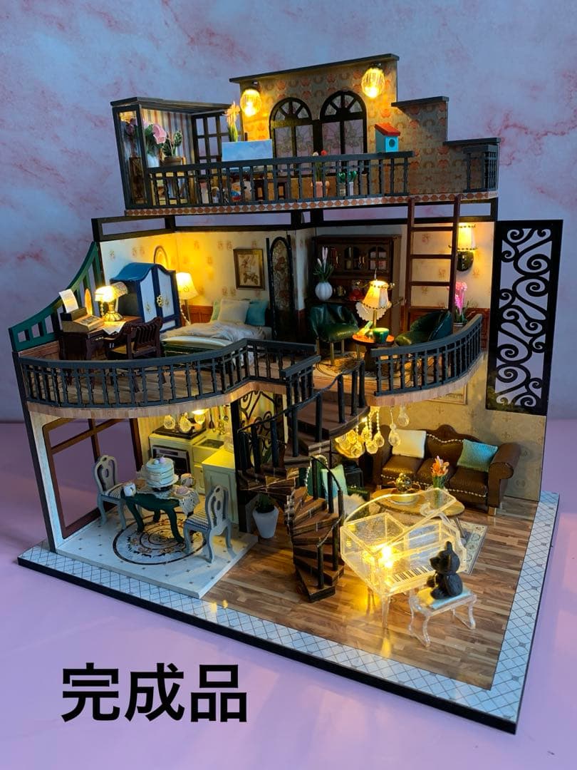 Assembled Miniature House "Three-Story Western Mansion"