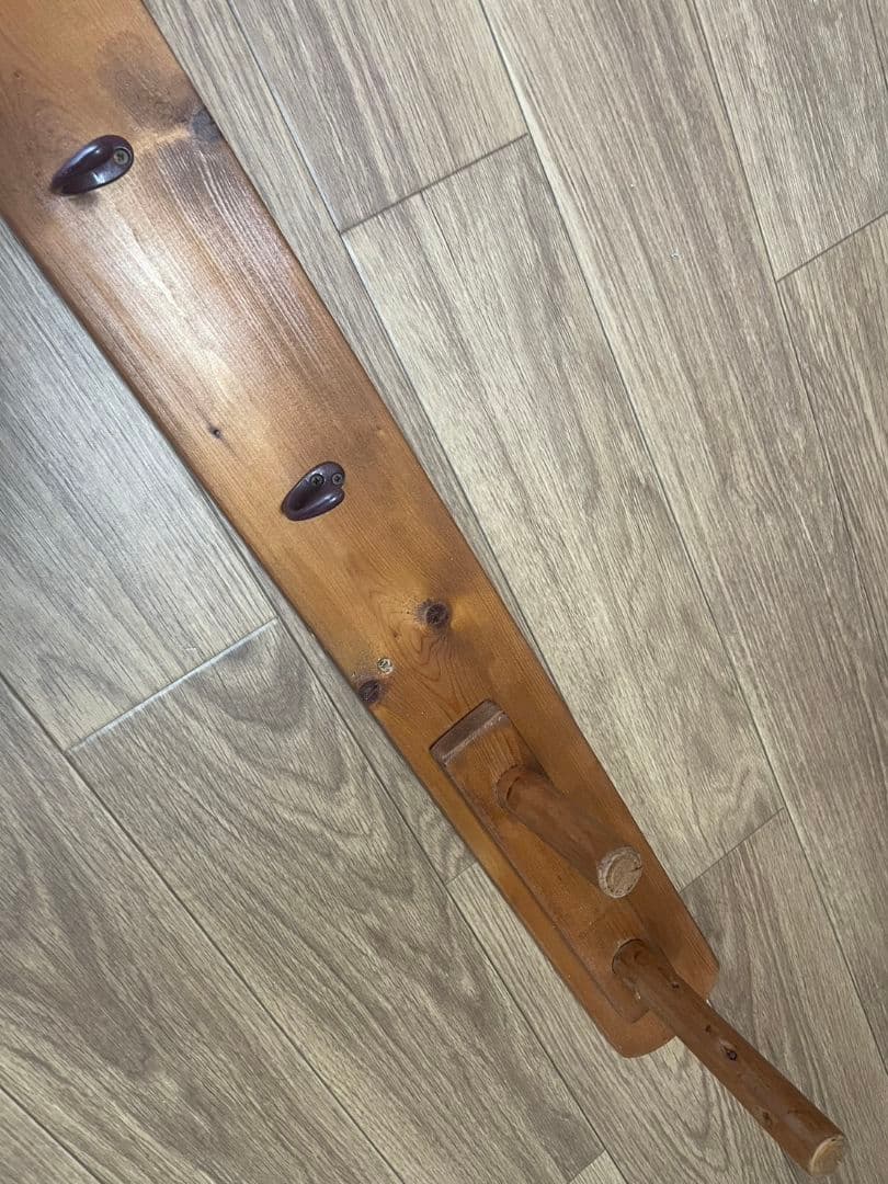 木制壁挂衣架 带挂钩的墙上置物架