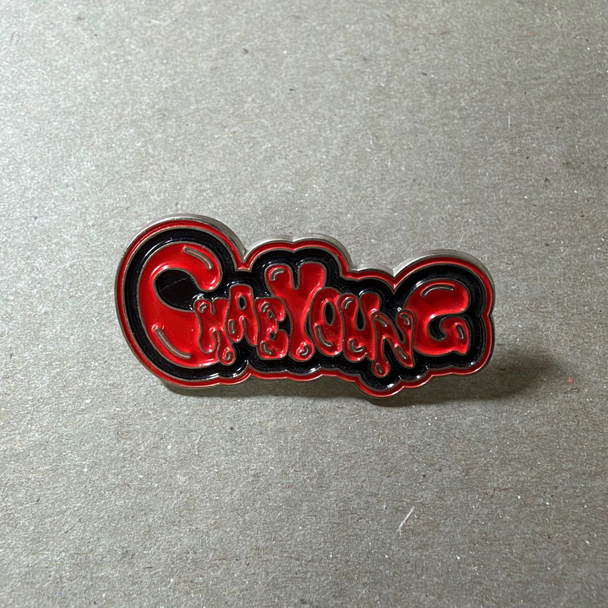 TWICE CHAEYOUNG切永平徽章销红