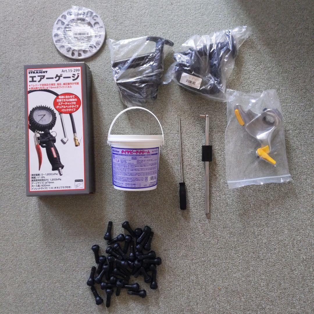 Tire replacement and mounting tool set