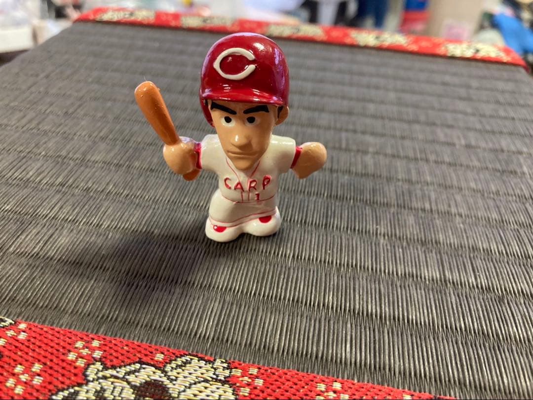 [Extremely Rare/Period Item] Hiroshima Toyo Carp Tomonori Maeda Mini Ceramic Figure Figurine