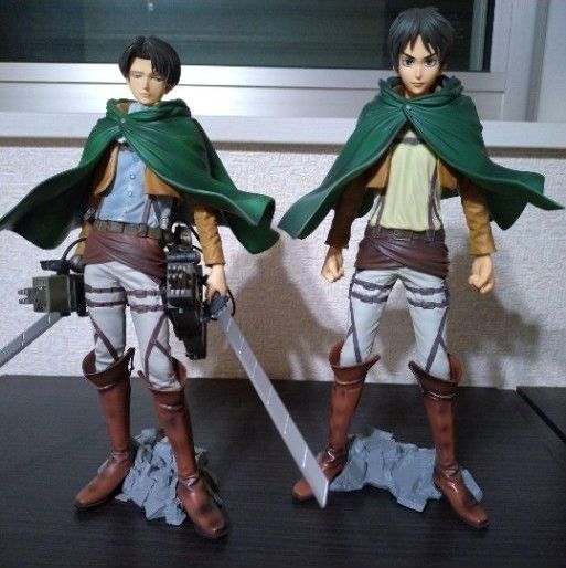Attack on Titan Figure Set