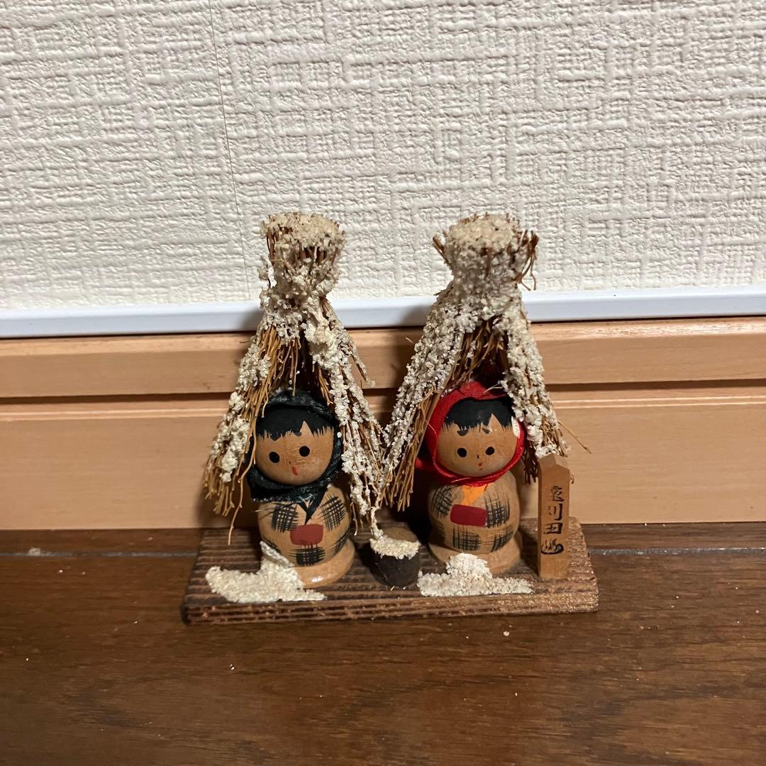 E-4 Snow Child Pair Kokeshi Dolls with Straw Hat and Straw Raincoat, Folk Toy, Crafts Item, Ornament, Antique