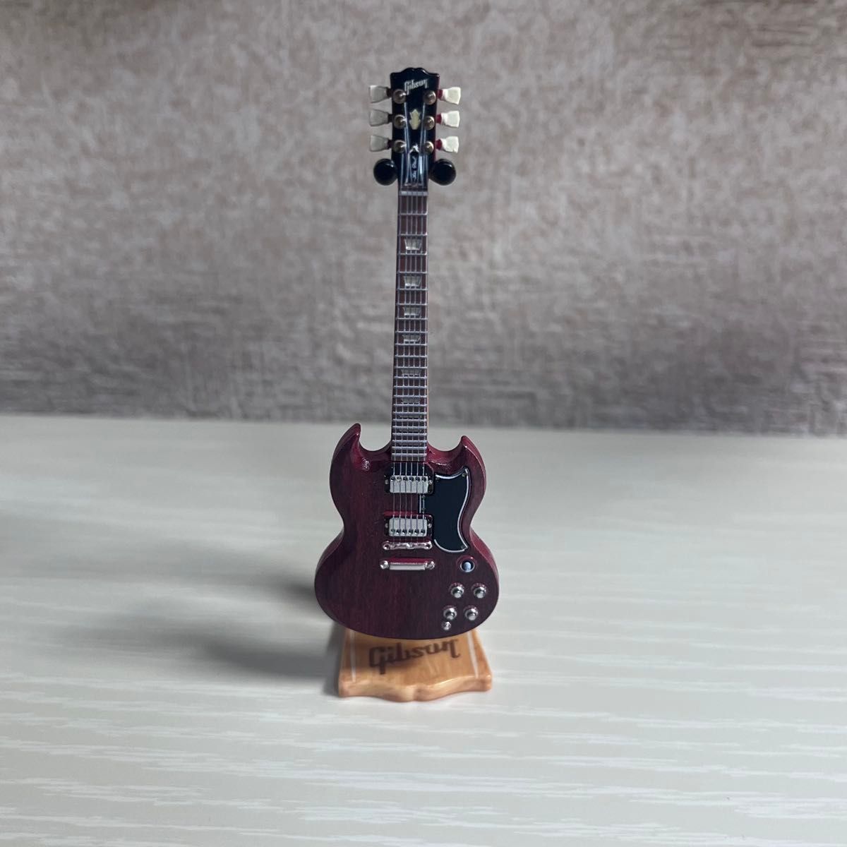 Gibson SG 迷你吉他 人偶 附带支架