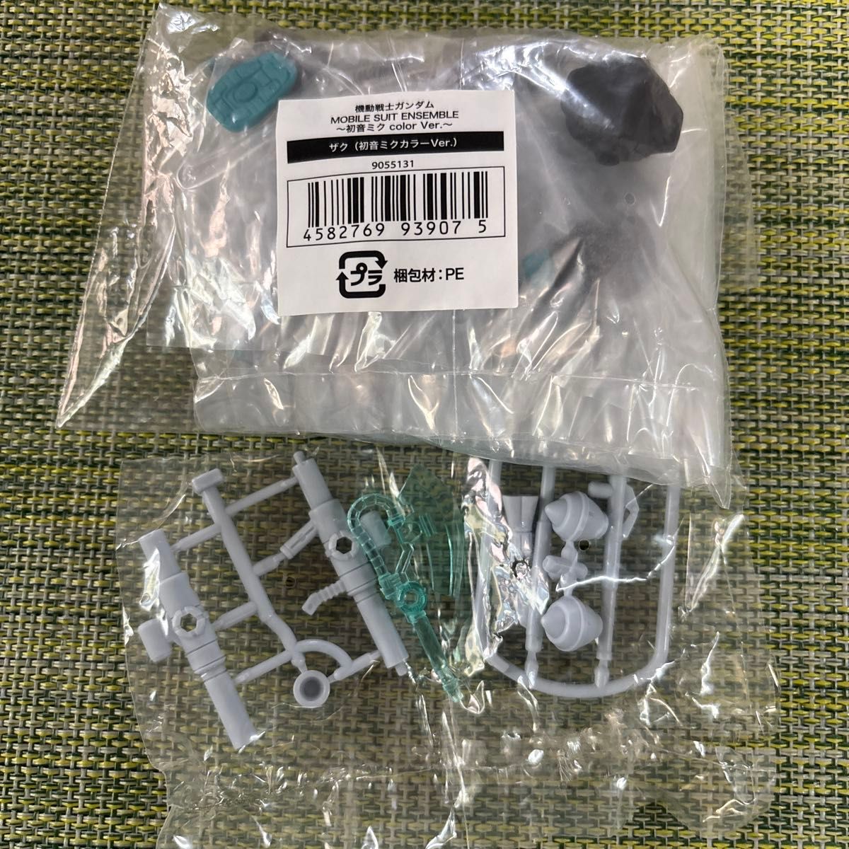 機動戦士ガンダム MOBILE SUIT ENSEMBLE 初音ミク color Ver. ザク + 専用武器セット