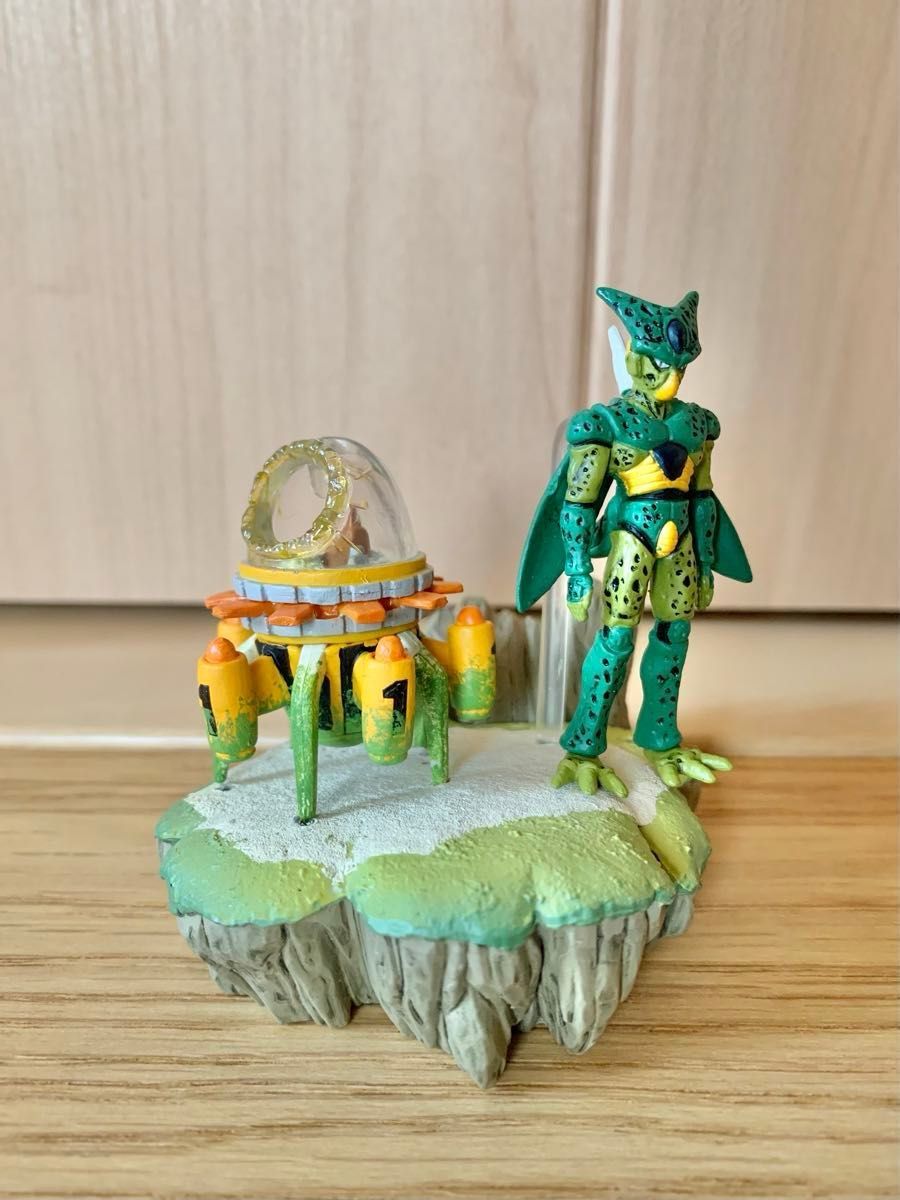 Handmade, one-of-a-kind Dragon Ball Z [Cell and Time Machine] diorama figure in the style of Dragon Capsules