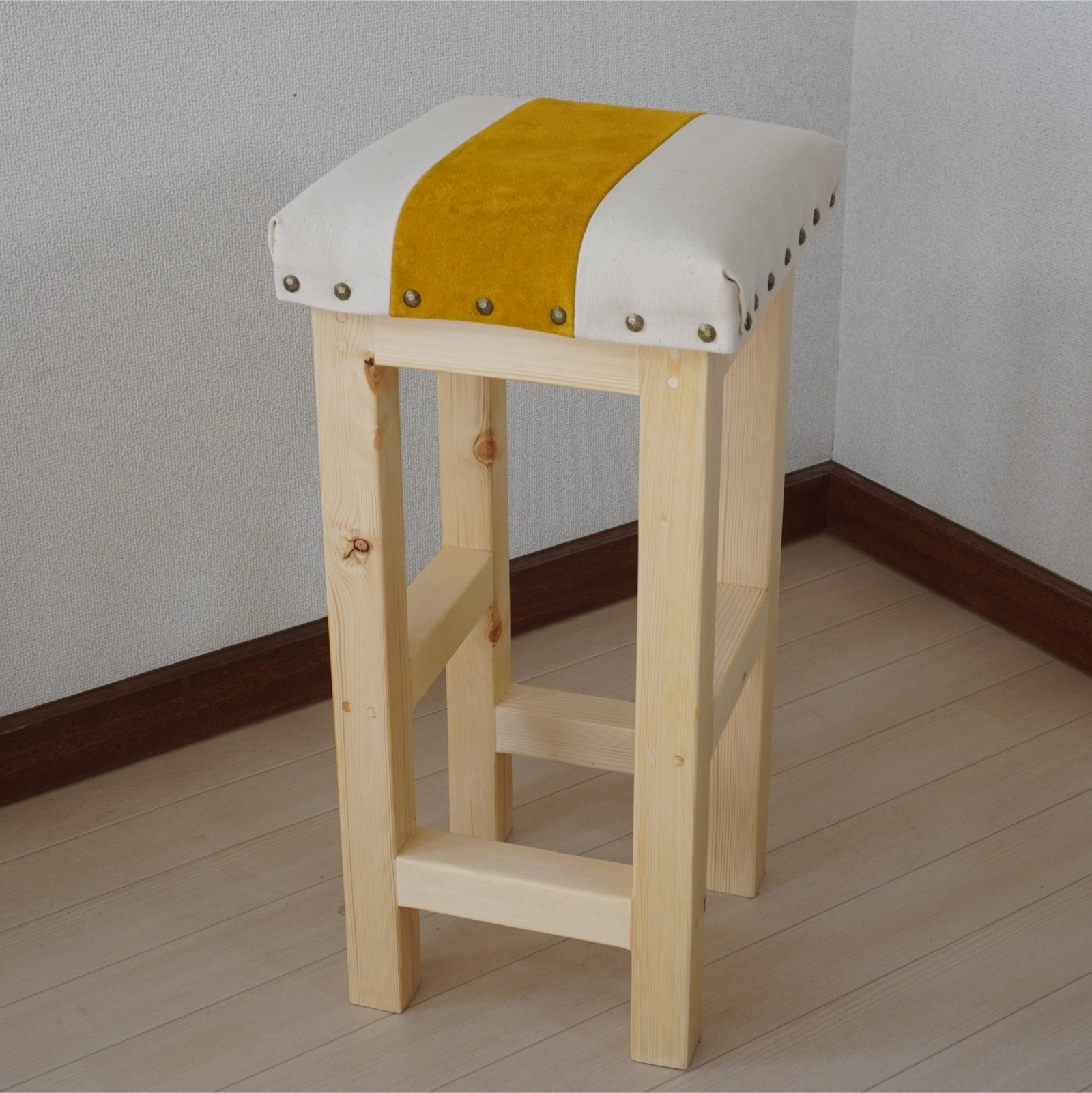 木制高工具带缓冲座面 | 自然 | 可以从布料2种颜色中选择 | 高度65cm | 柜台椅