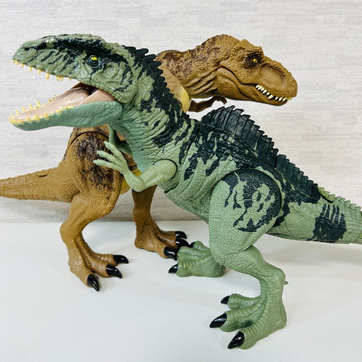 MATTEL (MATTEL) 侏罗纪世界带声音的动作花样滑冰2种【千兆龙T-雷克斯】