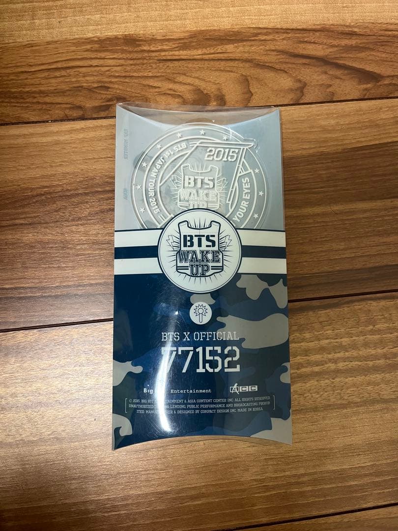 稀有BTS万事达WAKE UP笔灯2015 + 赠品