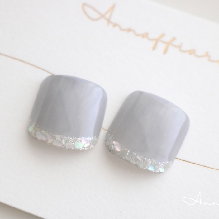 【Limited to one! In-stock sale/Immediate shipping】Light gray root shell lame foot nail tips/toe thumb foot-on nails/false nails for feet Annaffiare pedicure yukata simple