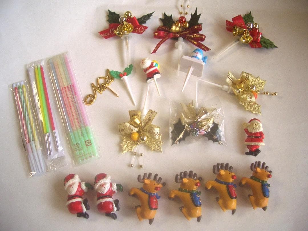 Christmas Cake Ornament Decoration Set, 11 Pieces + 7 Additional Pieces