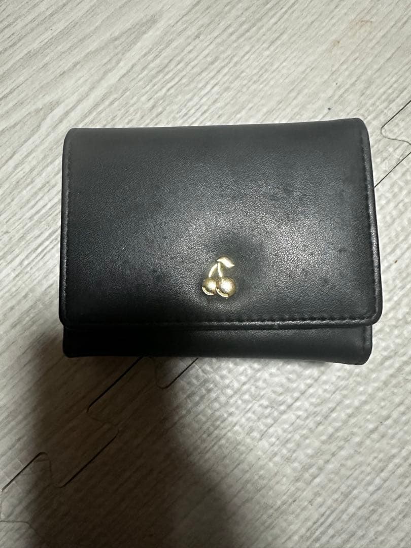 樱桃图案三折钱包黑色