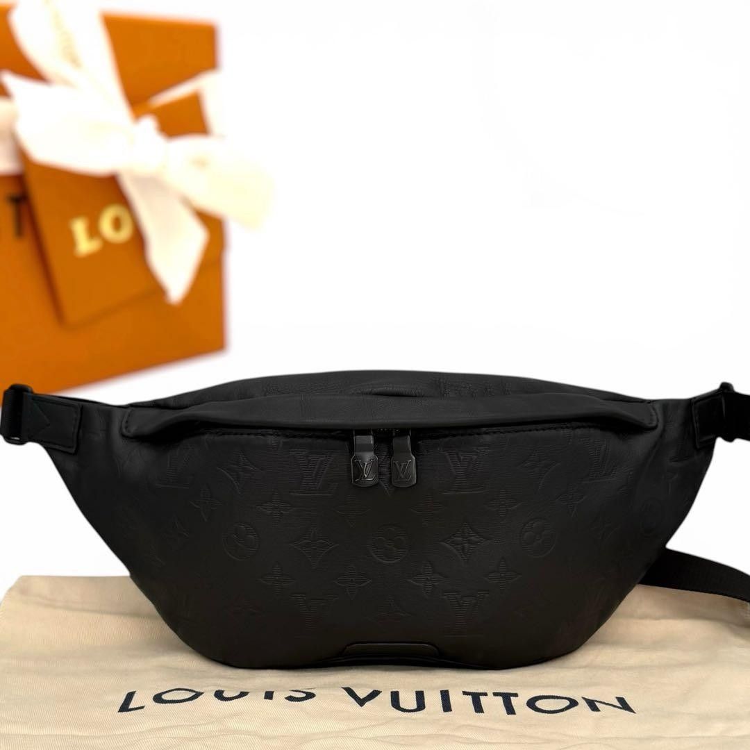 未使用級 ルイヴィトン モノグラム シャドウ ディスカバリー バムバッグ 黒 LOUIS VUITTON ショルダーバッグ
