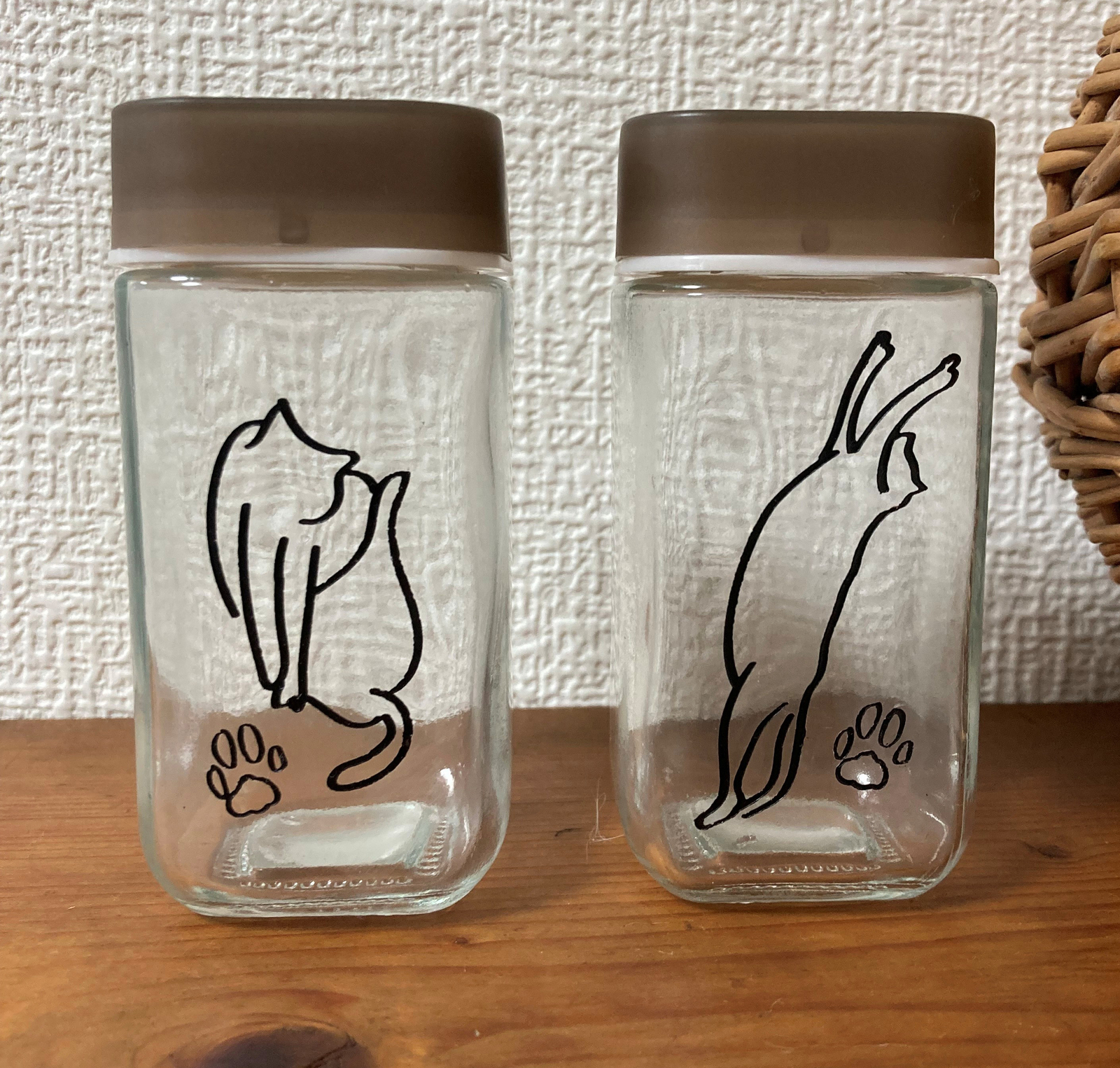 趣味猫のイラスト調味料入れ