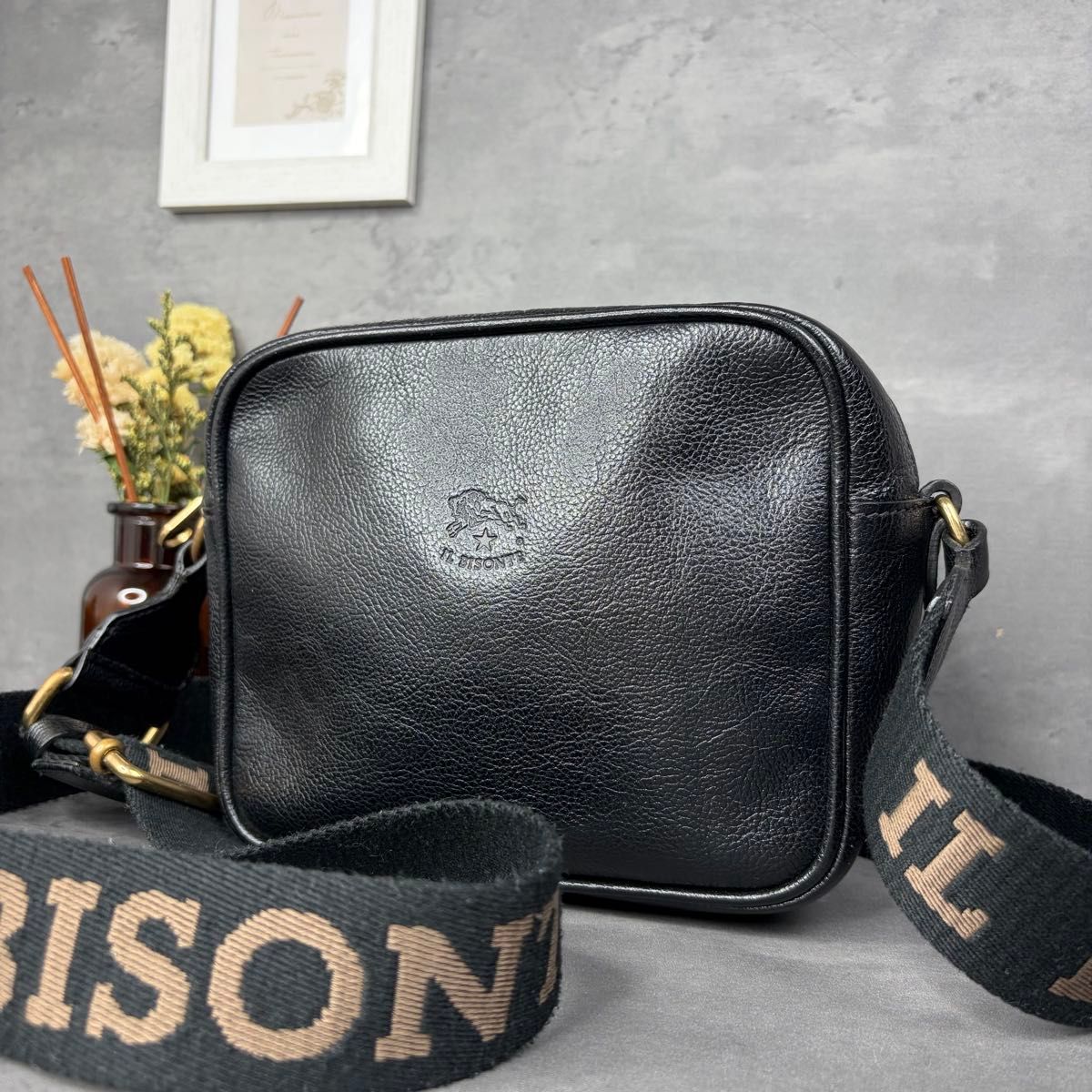 【极品】 ILBISONTE IL BISONTE 真皮 斜挎包 相机包 Logo肩包 黑色