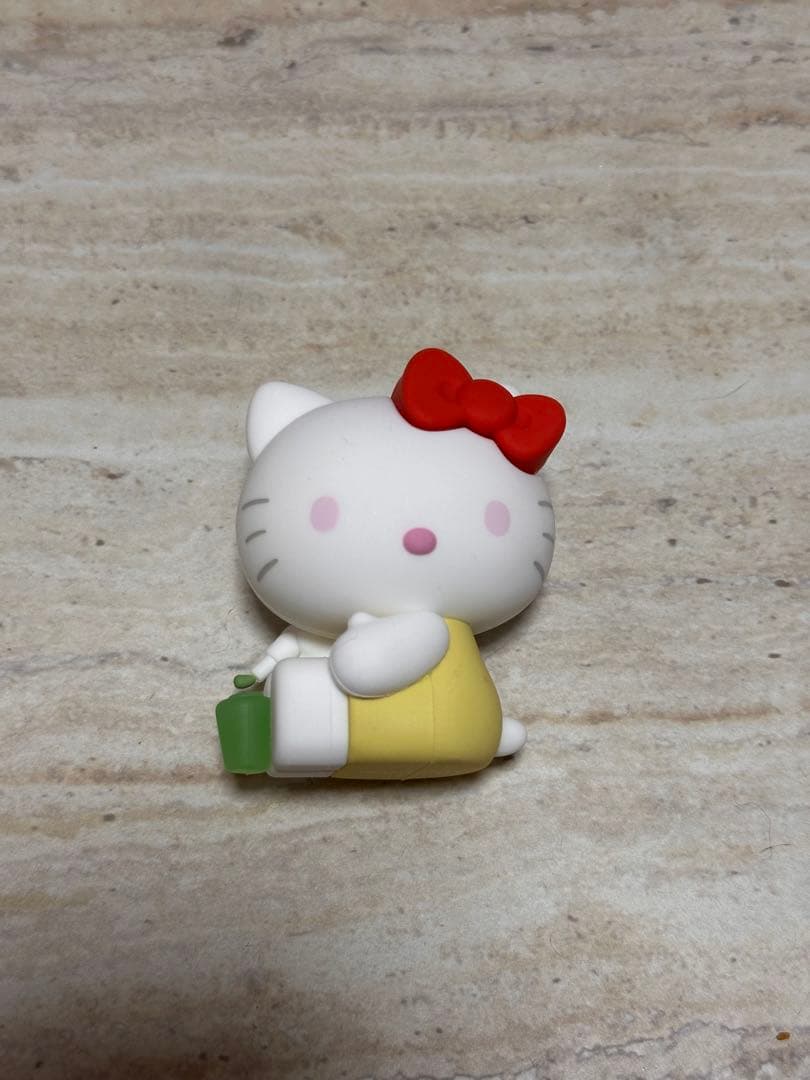 Sanrio House Secret Hello Kitty GRWM Nail Figure