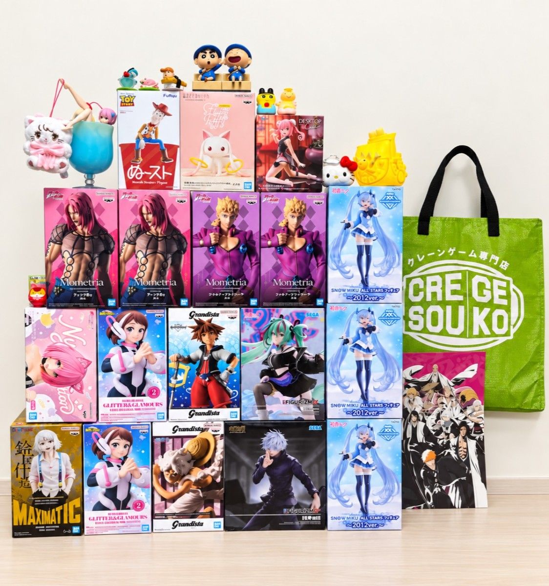 【全新未拆封】手办18个、小物件12个,整套出售;初音未来、JOJO、我的英雄学院周边商品