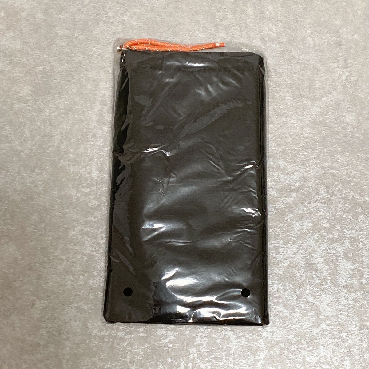 保冷 ペットボトルホルダー 650ml 500ml 黒 水筒 縦置きタイプ 結露防止 携帯便利 熱中症対策 保冷カバー