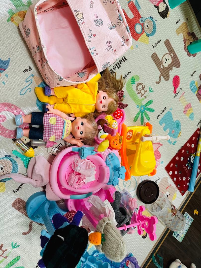 Merchan Play Set with Two Dolls