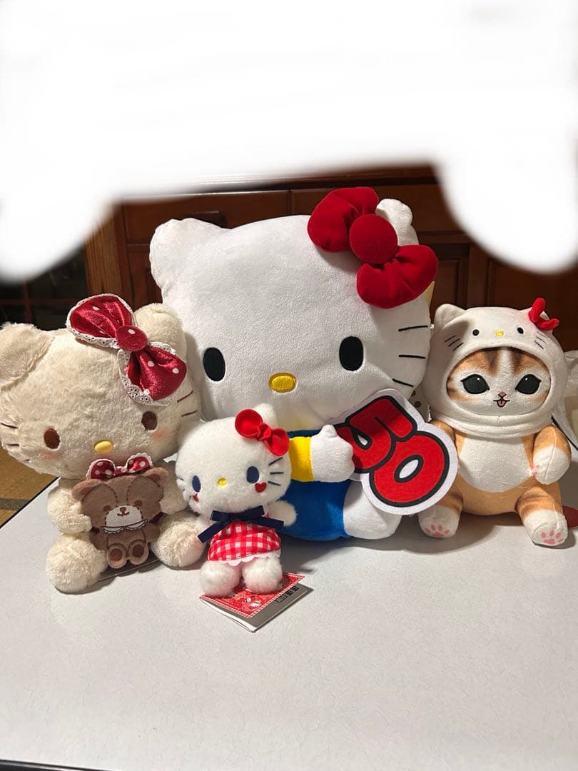 Hello Kitty毛绒玩具批量出售 50周年