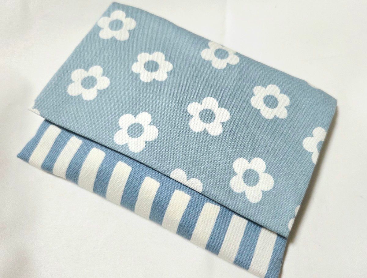Moving Pocket Handmade 1378. Blue Flower x Square