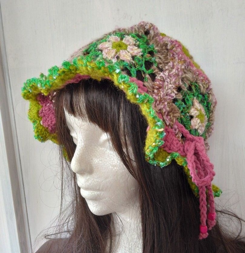 お花モチーフアクセサリーとリボンつき帽子ハンドメイド
