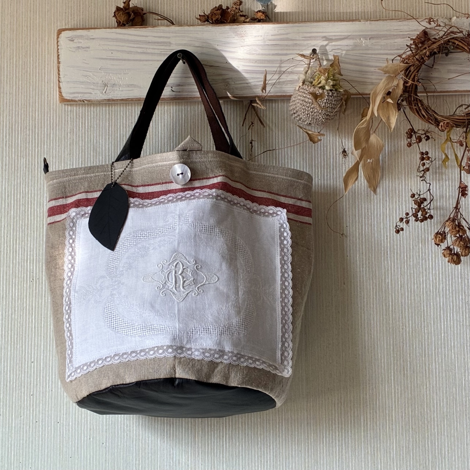 Antique linen * whitework * 护身符包 * 红线亚麻布 * 真皮底 ** 古董花边 *