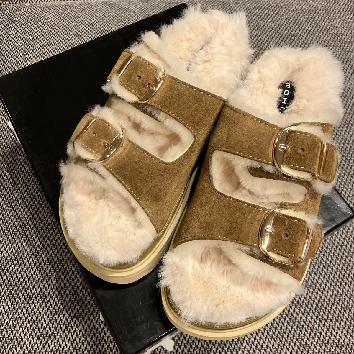 新品 MOHI ムートンサンダル 37 ファーサンダル 23.5㎝ モヒ