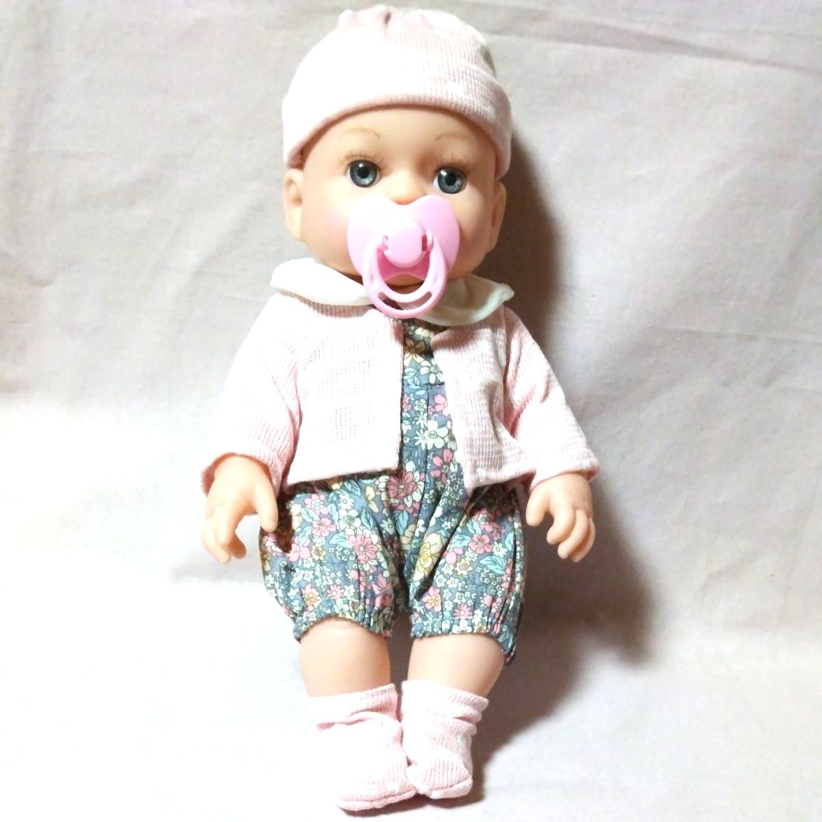 【新品】婴儿娃娃 抱枕娃娃 仿真玩偶 粉色系 花图案衣服 带安抚奶嘴