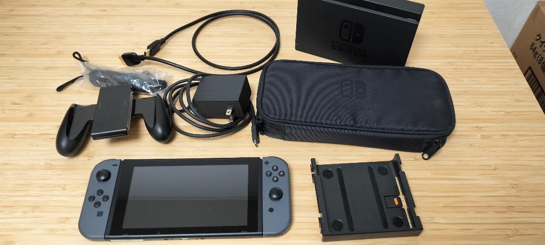 Nintendo Switch主机 + 附件套件无外箱