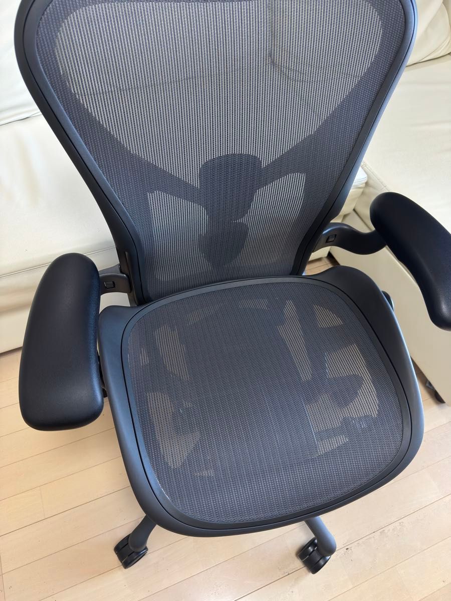 2026年7月生产 Herman Miller Aeron Chair Remastered B 接近全新 DC1