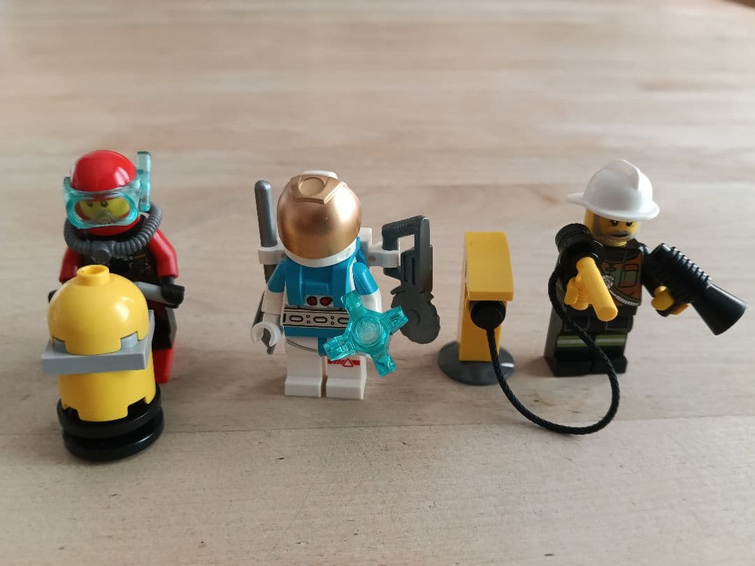 LEGO 乐高迷你人偶3体套装 潜水员 宇航员 消防员 附带小配件