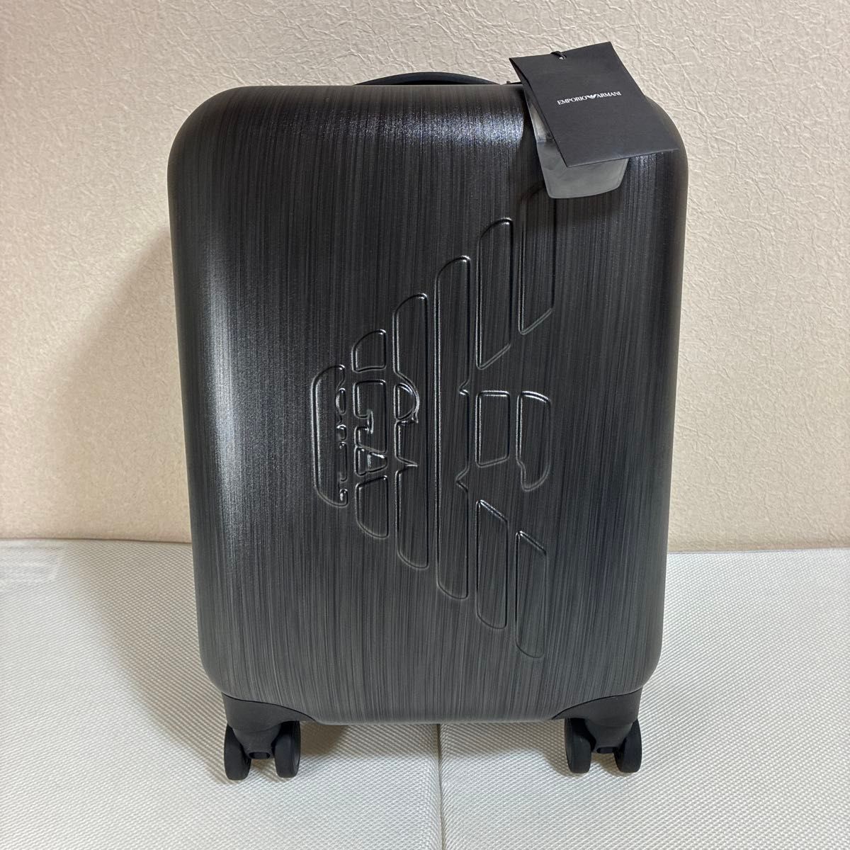 定价四折【全新未使用】阿玛尼Emporio 鹰标拉杆箱 银色