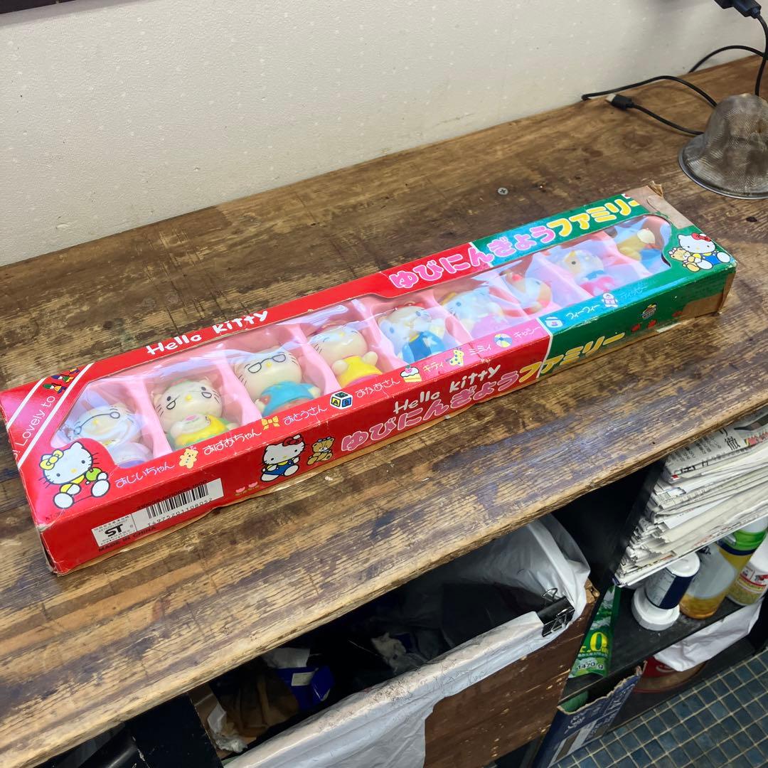 Hello Kitty Finger Puppet Family