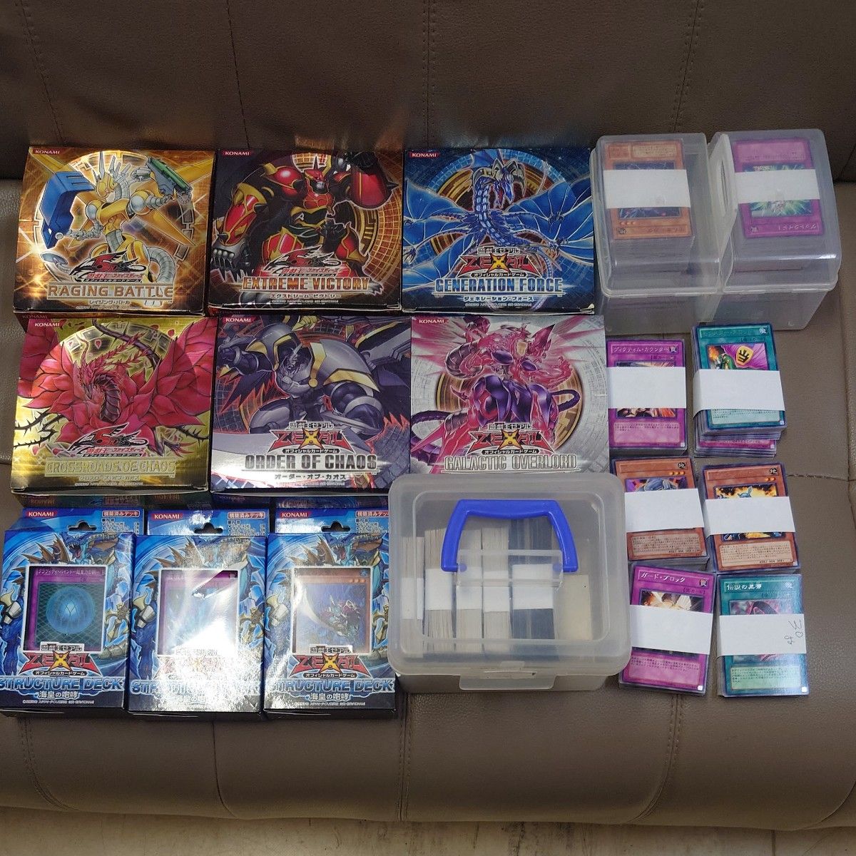 遊戯王カード 大量まとめ売り レアカード含む大量 2090枚 紙箱付 デュエルモンスターズ ストラクチャーデッキ セットも