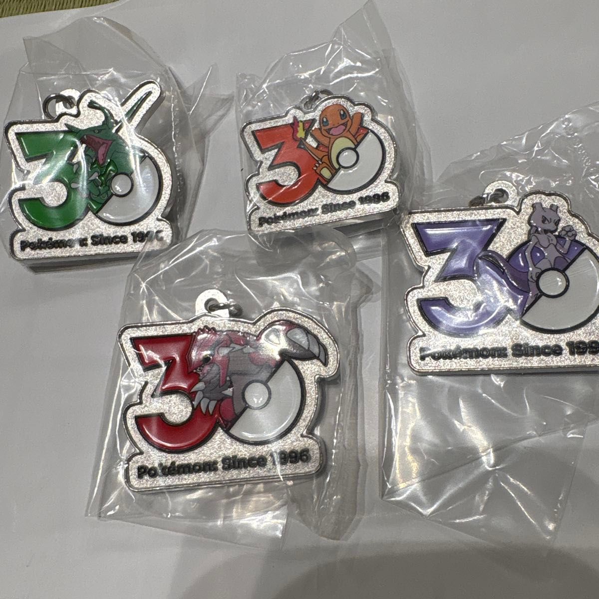 神奇宝贝30周年金属魅力吉祥物4种套装雷克乌萨人卡盖格拉登缪斯