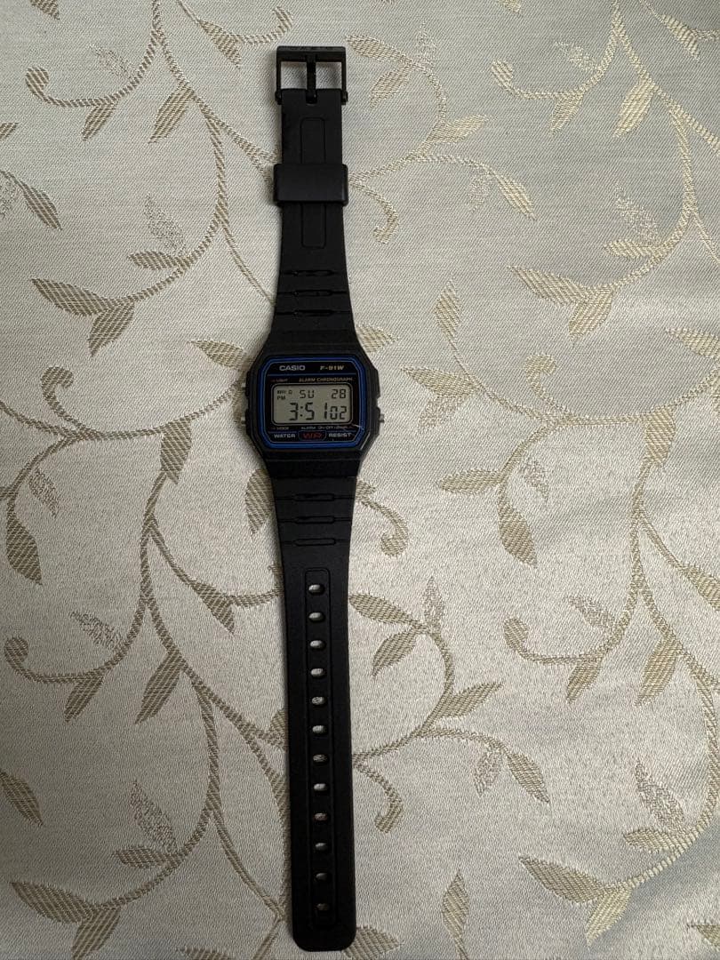 CASIO F-91W Digital Wristwatch