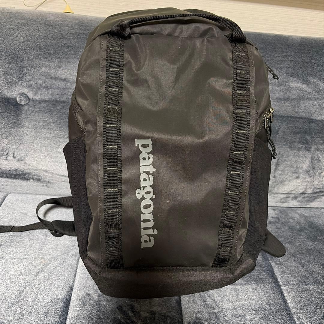 Patagonia 黑色背包 32L