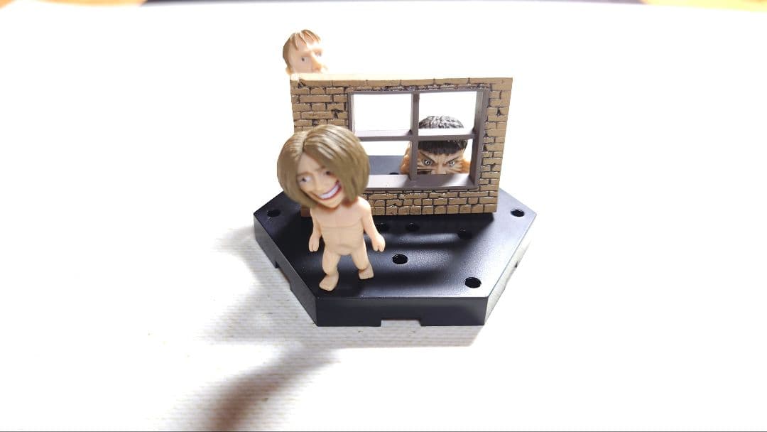 Attack on Titan Mini Figure Diorama Set