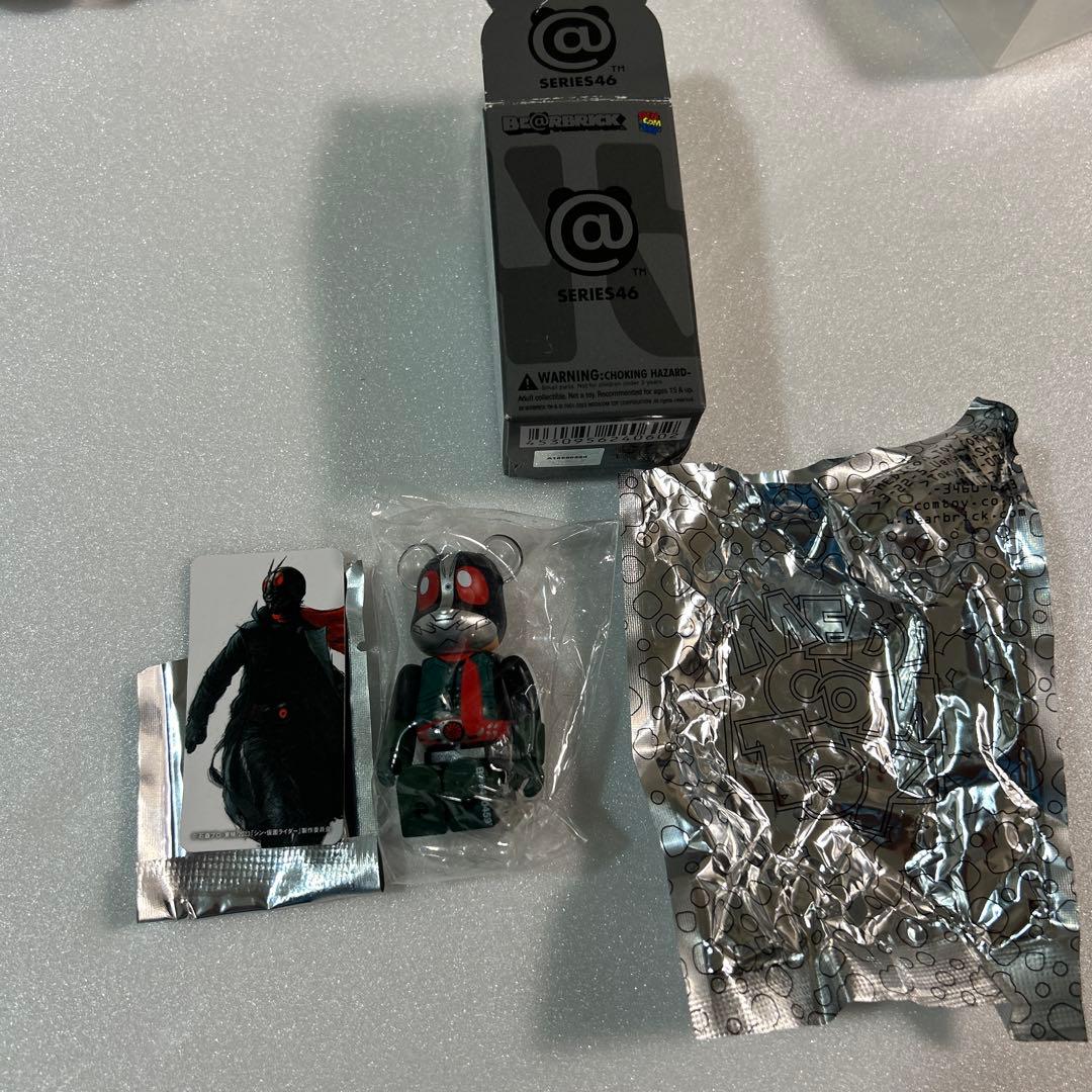 BE@RBRICK 46 新·假面骑士 100% 背面英雄卡片盒附赠