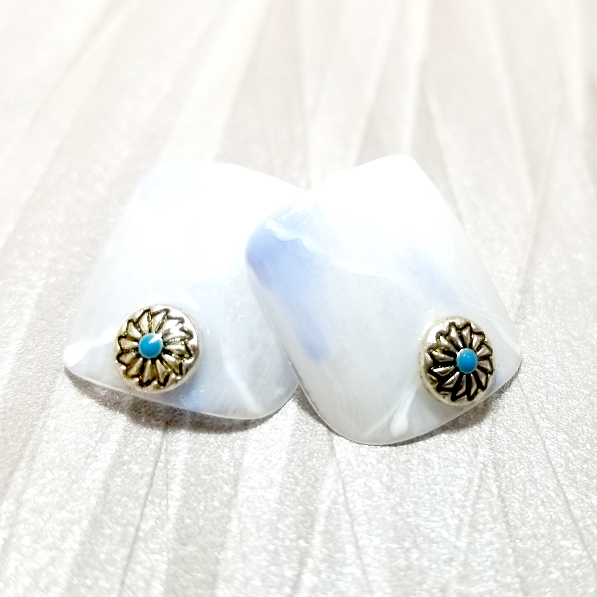 【Free shipping with double-sided tape】Blue × White Aurora Shell Nail Tips for Feet, Pedicure Tips flch0002