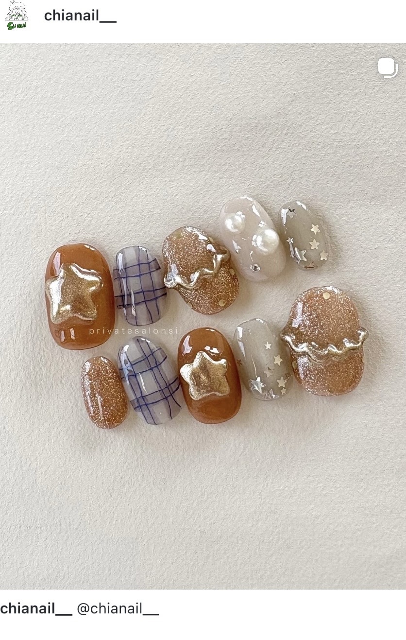 Can you believe it?!??!? [Terracotta Nail Tips] Gold, stars, checks, frills, puffy, mirror nails—autumn nails for those who love a unique style.
