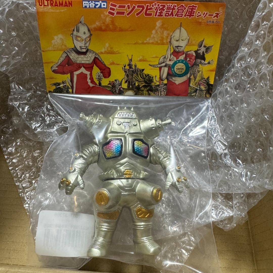 Max Toy King Joe KINGJOE 香槟金 PVC 墓场画廊