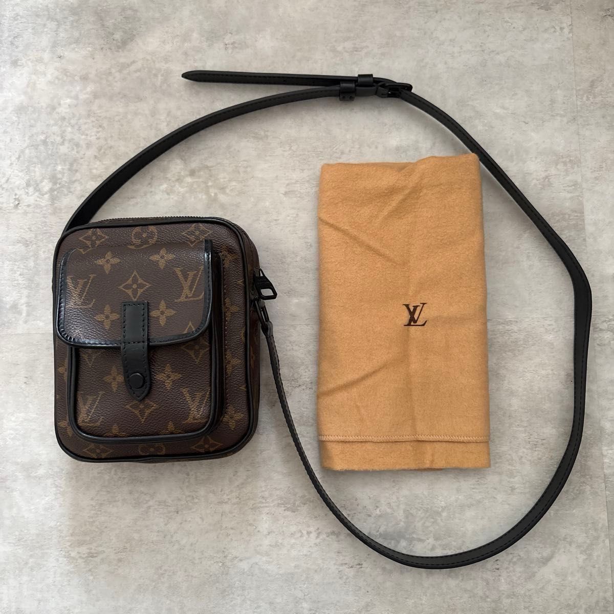 路易威登 Monogram Christopher 可佩戴钱包