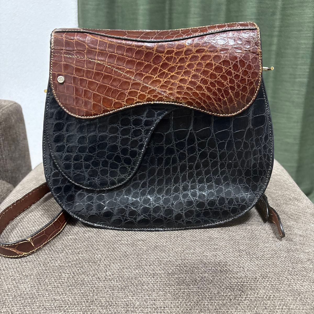 GUCCI OLD crocodile saddle shoulder bag