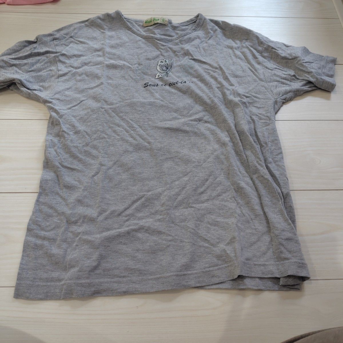 半袖Tシャツ グレー 蝶々刺繍 ワンポイント カジュアル