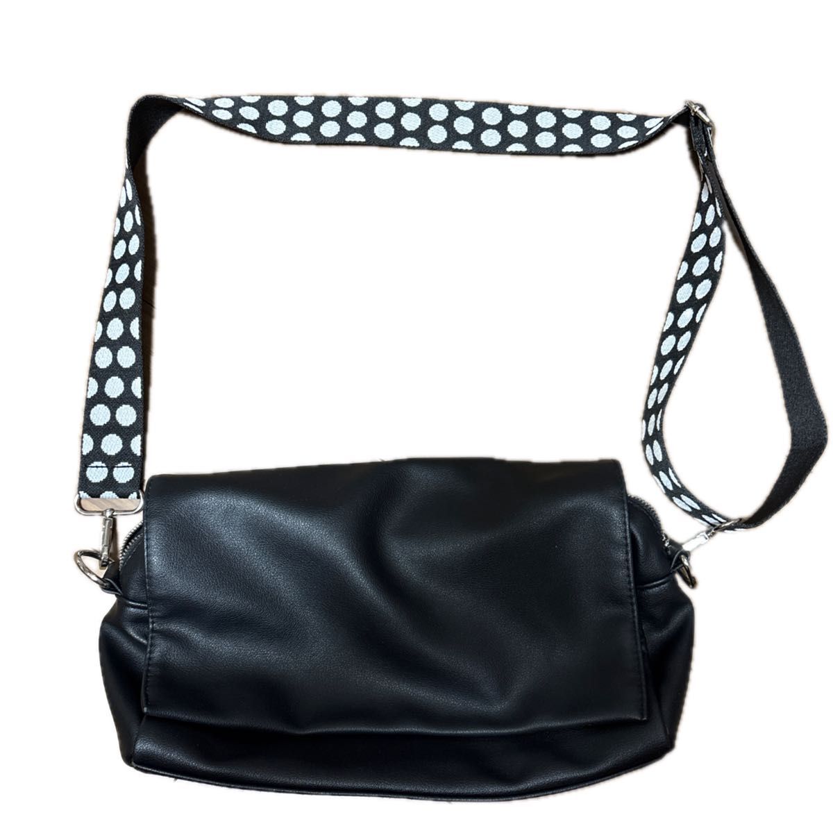 Dot-pattern wide-tape shoulder bag, black, faux leather