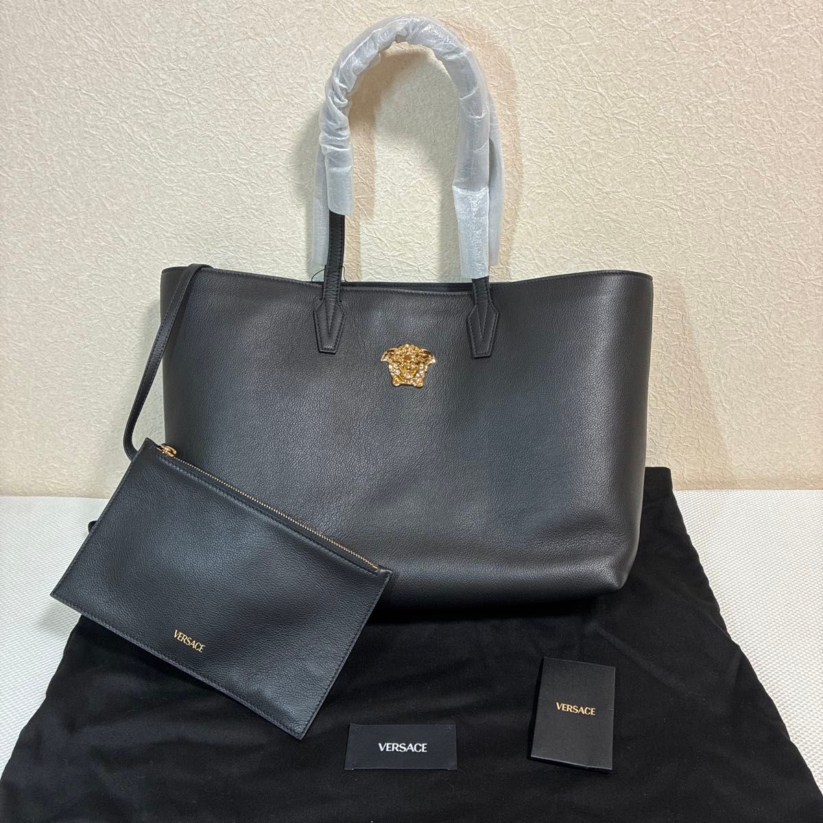 定价31%OFF【未使用品】Versace LA MEDUSA 美杜莎皮革附收纳袋托特包黑色
