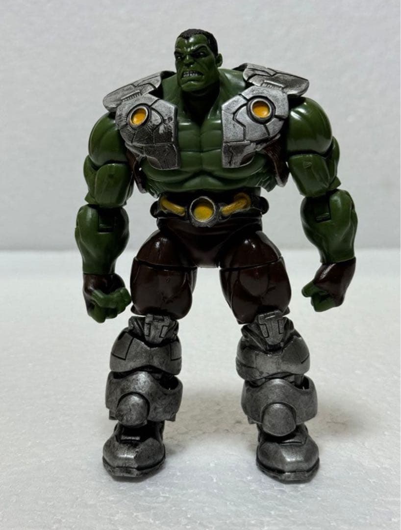 Marvel Universe Armored Incredible Hulk Figure